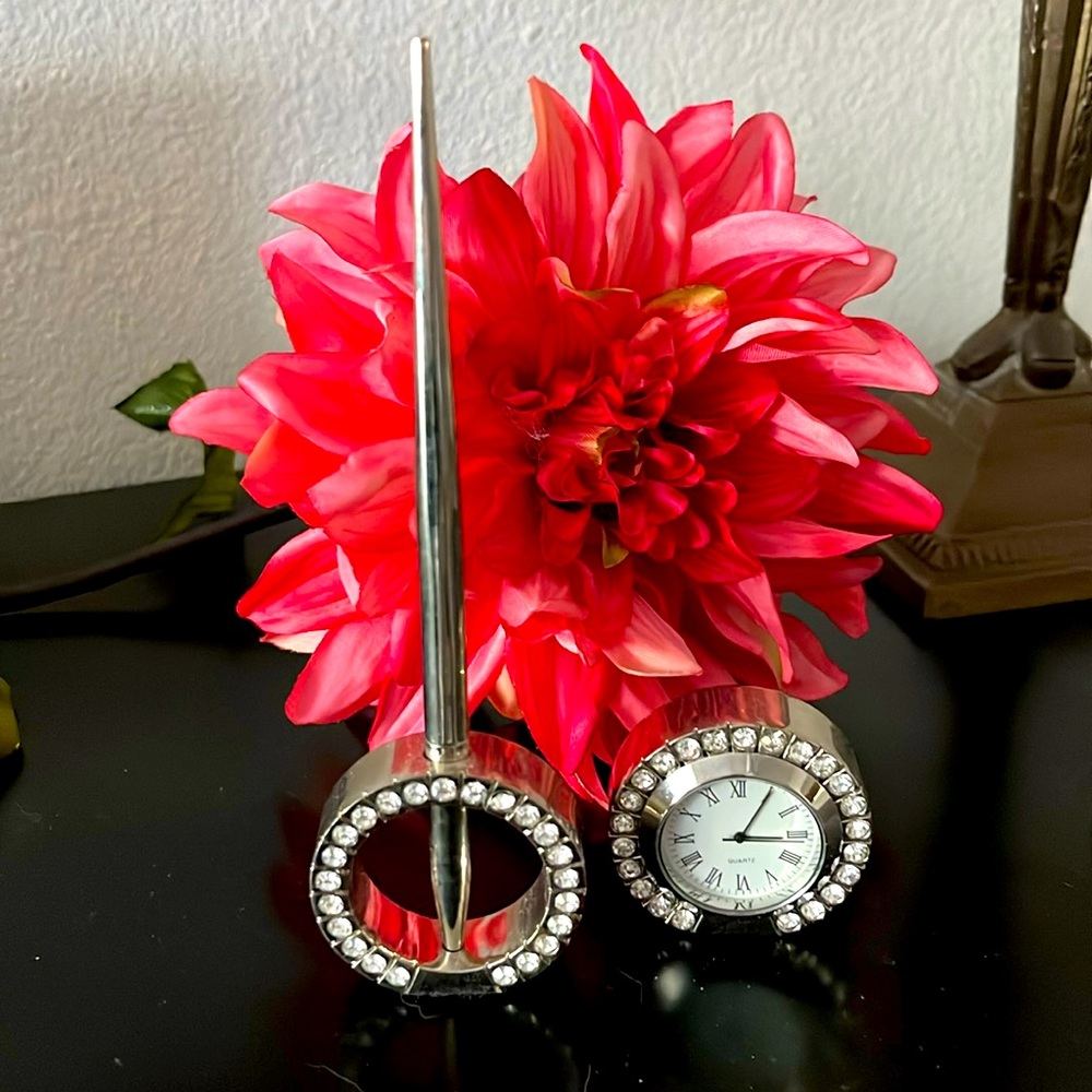 Clock and pen set